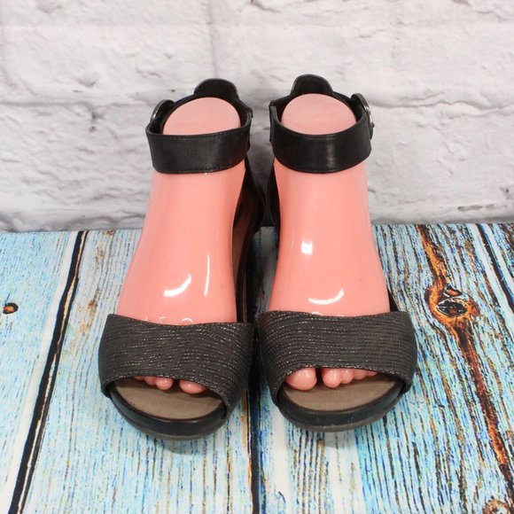 Earth Hera Gray Leather Adjustable Ankle Strap Sandals Size 7.5 B - Picture 4 of 9